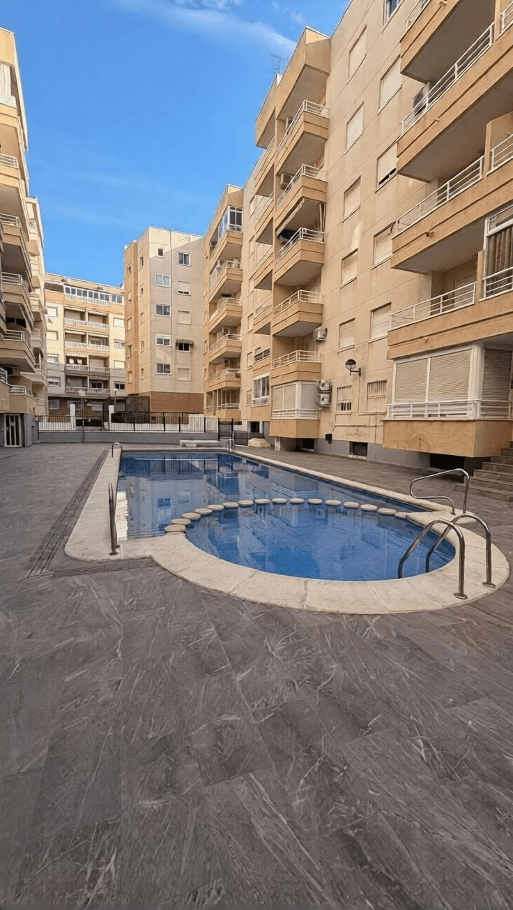 Apartamento en venta de 2 dormitorios en Torrevieja Centro