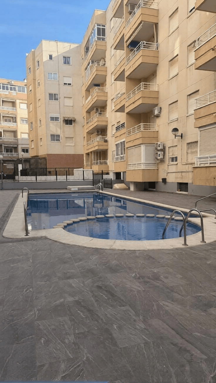 Apartamento en venta de 2 dormitorios en Torrevieja Centro