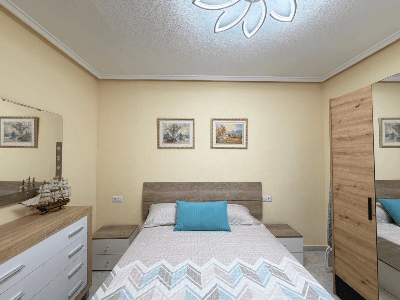 Apartamento en venta de 3 dormitorios en Playa del Cura, Torrevieja.
